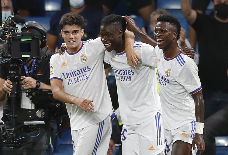 卡馬文加為維尼修斯正名 場(chǎng)上激情源于重感情 卡馬文加為維尼修斯正名 場(chǎng)上激情源于重感情