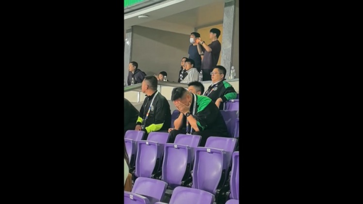 王鈺棟凌空斬終結(jié)五輪不勝，浙江副總看臺淚崩
