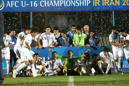 9人作戰(zhàn)2-0勝沙特，烏茲別克U17亞洲杯奪冠，三年三線突破青訓(xùn)成果