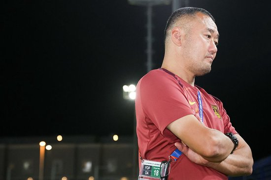 上村健一:隊員在對方陣型完整時盲目長傳 6人爭一點球