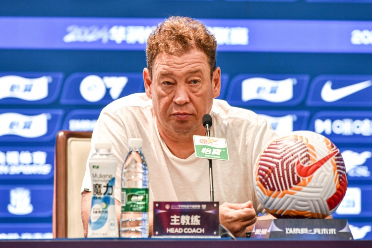 斯盧茨基：殘陣申花人員緊缺，百場里程碑拒評分